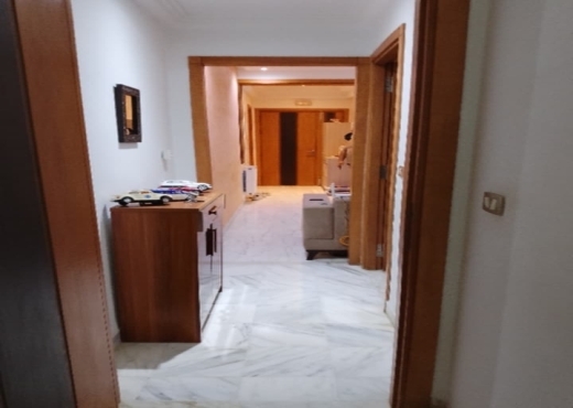 A vendre bel appart  S+2 au RDC avec terrasse - image 4