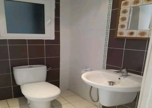 A louer bel appart dans une résidence de R+2 - image 3