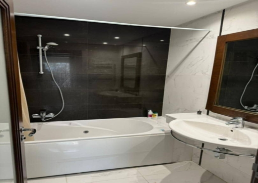 À Louer – Superbe S+3 Meublé avec Jardin Privatif - image 4